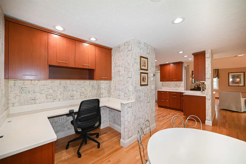 4 Timothy Drive Nashua NH 03063