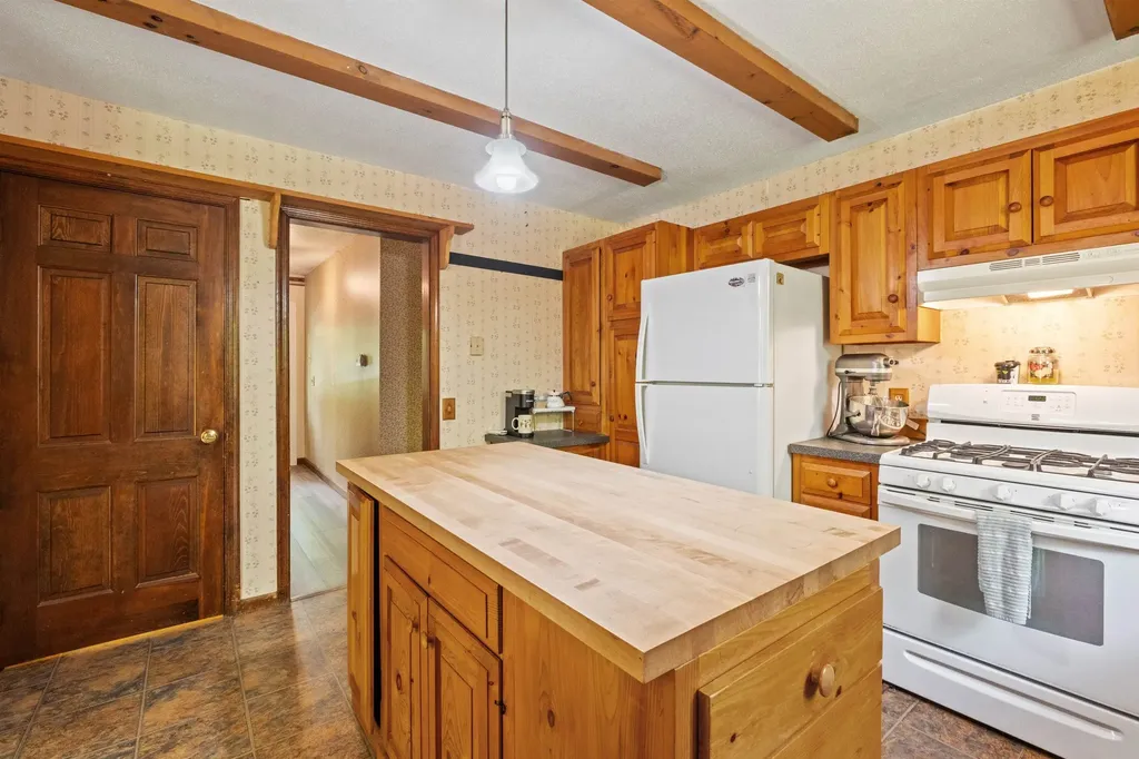 36 Whiskey Pine Road Sutton NH 03260