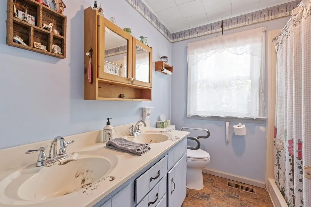 36 Whiskey Pine Road Sutton NH 03260