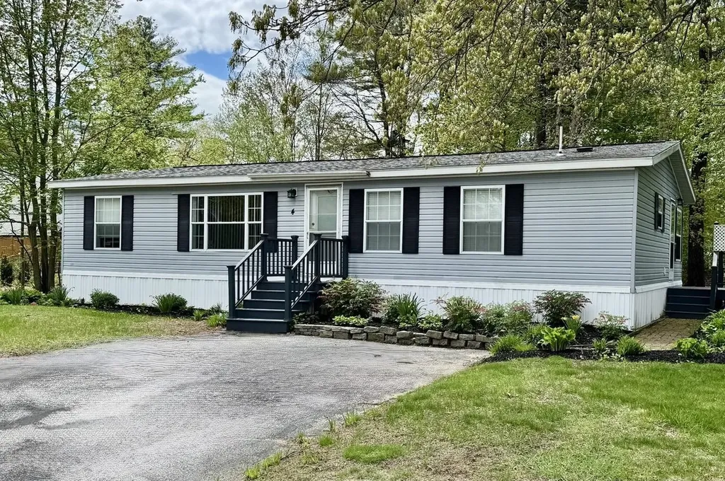 4 Gary Street Nashua NH 03062