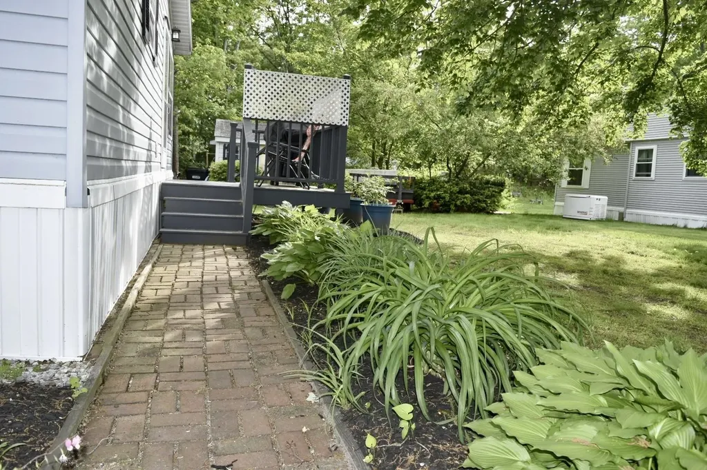 4 Gary Street Nashua NH 03062