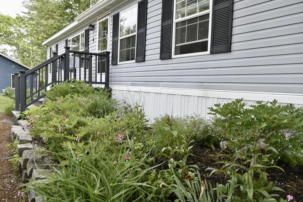 4 Gary Street Nashua NH 03062