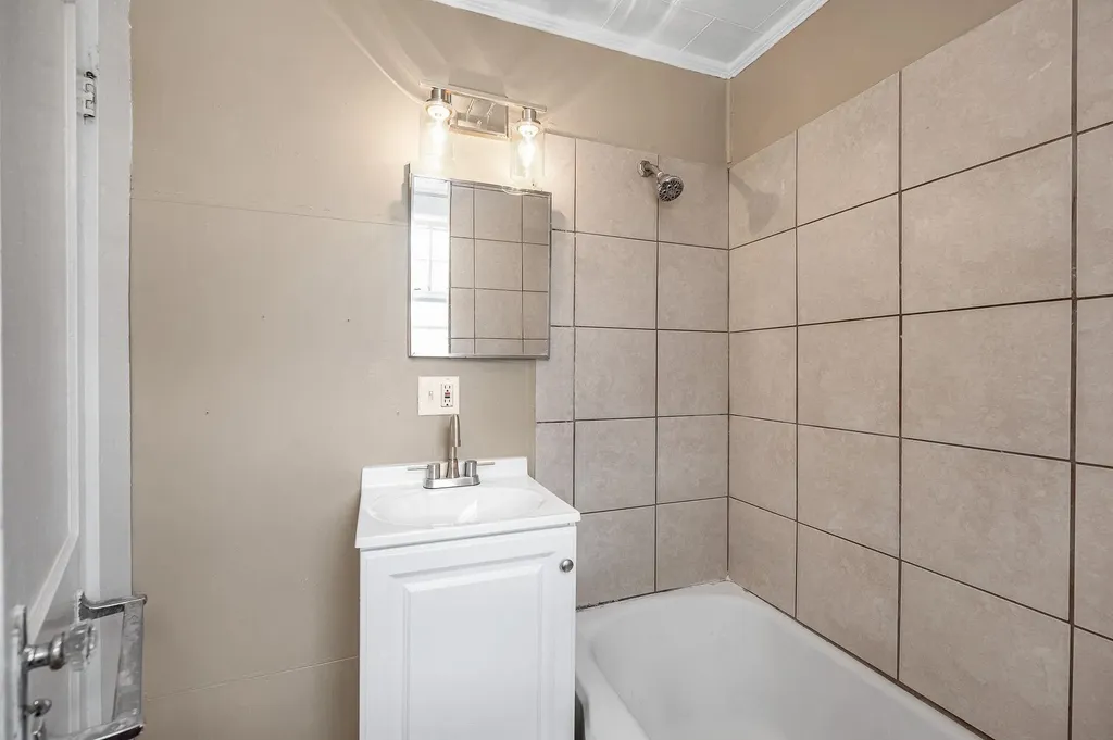 247 Spruce Street Manchester NH 03103