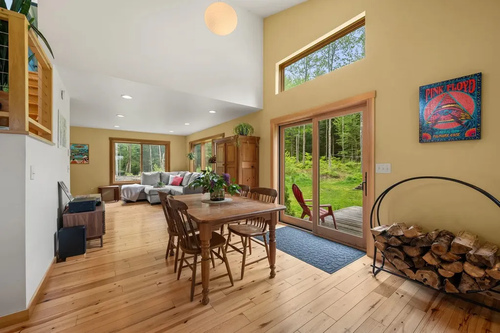 27 Hanley Lane Essex VT 05452