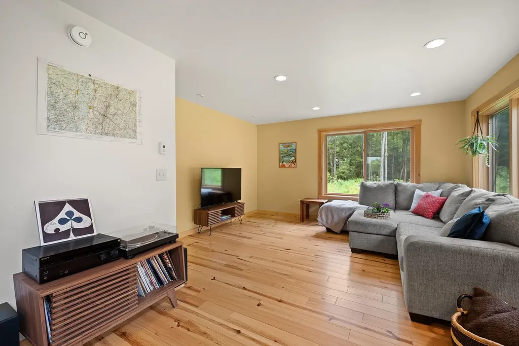 27 Hanley Lane Essex VT 05452