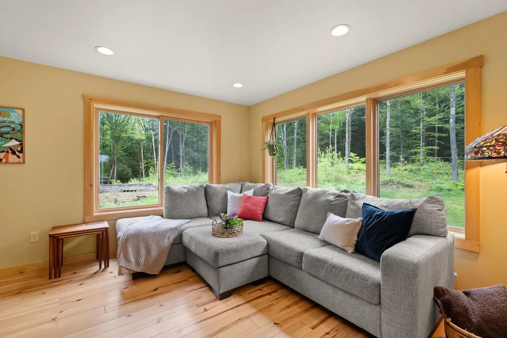 27 Hanley Lane Essex VT 05452