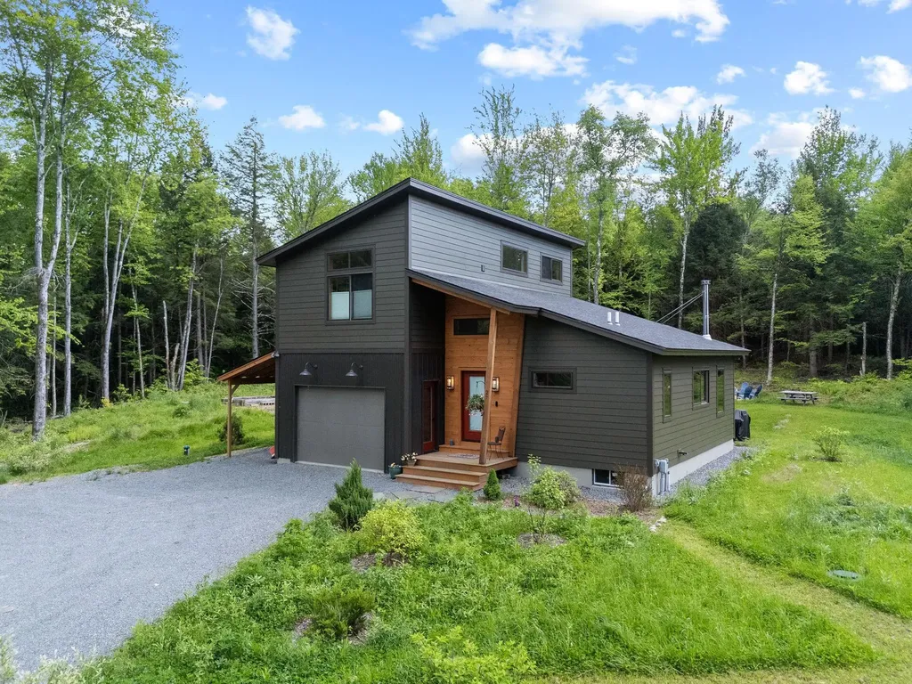 27 Hanley Lane Essex VT 05452