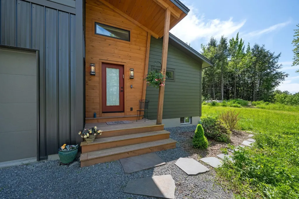 27 Hanley Lane Essex VT 05452