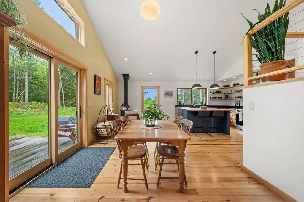 27 Hanley Lane Essex VT 05452