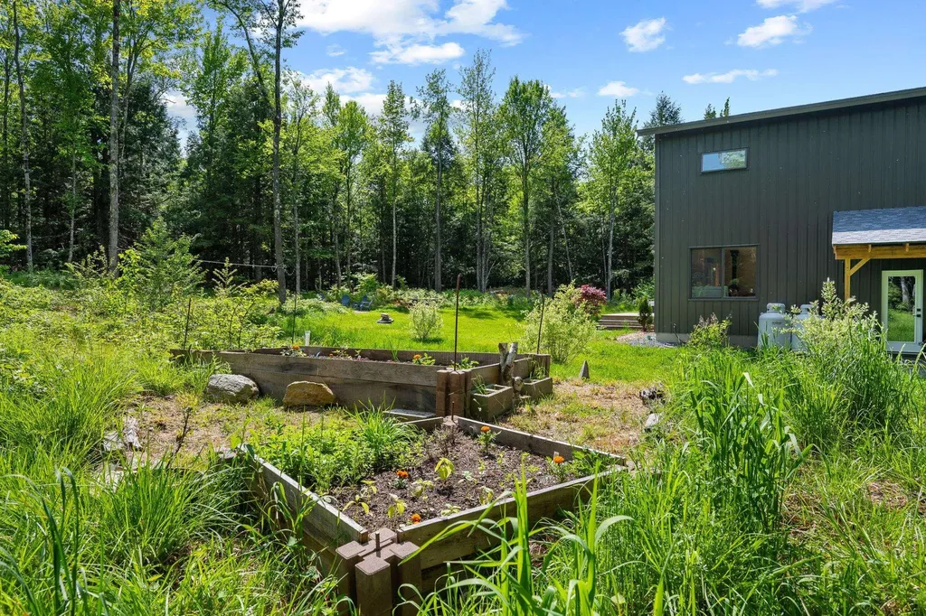 27 Hanley Lane Essex VT 05452