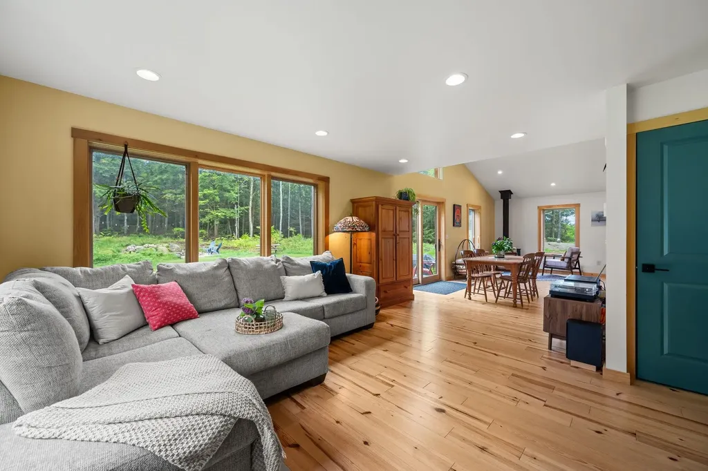 27 Hanley Lane Essex VT 05452