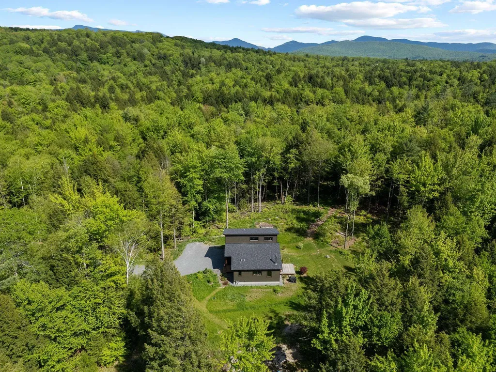 27 Hanley Lane Essex VT 05452