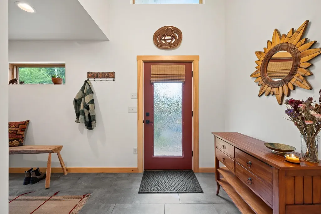 27 Hanley Lane Essex VT 05452