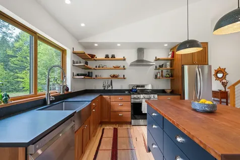 27 Hanley Lane Essex VT 05452