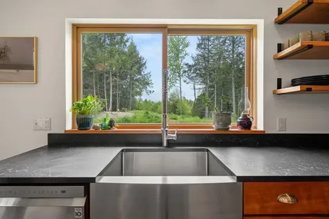 27 Hanley Lane Essex VT 05452