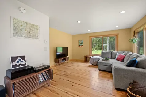 27 Hanley Lane Essex VT 05452