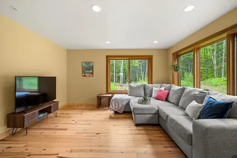 27 Hanley Lane Essex VT 05452