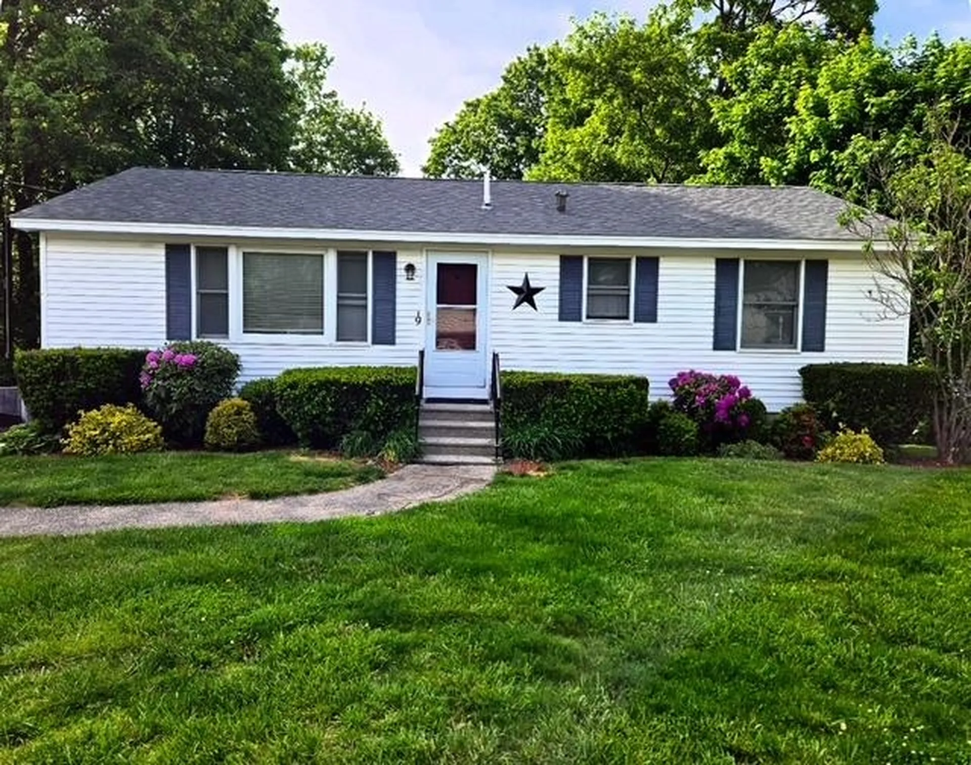 9 Fairview Avenue Derry NH 03038