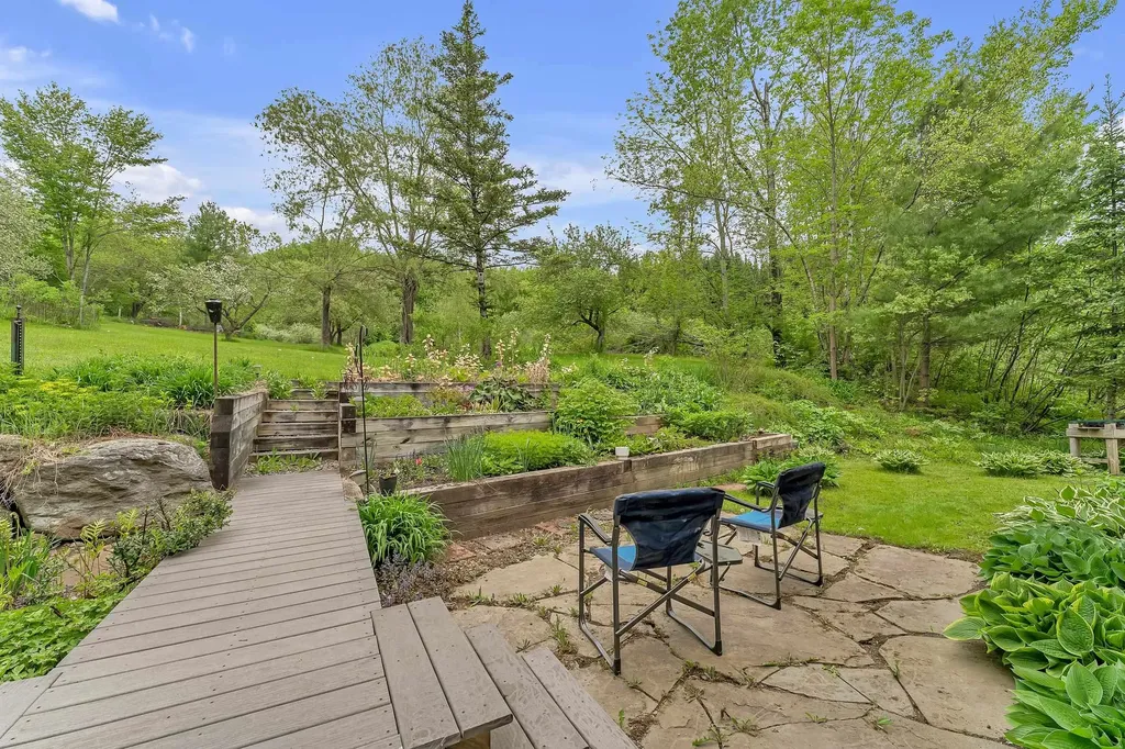 904 Moscow Road Stowe VT 05672