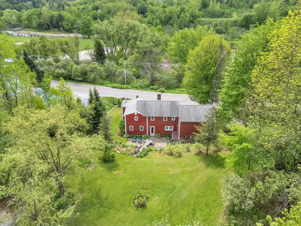 904 Moscow Road Stowe VT 05672