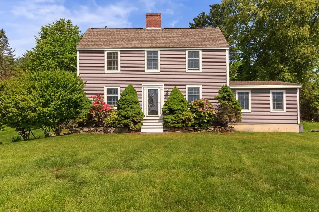 19 Cambridge Road Hampstead NH 03841-2250