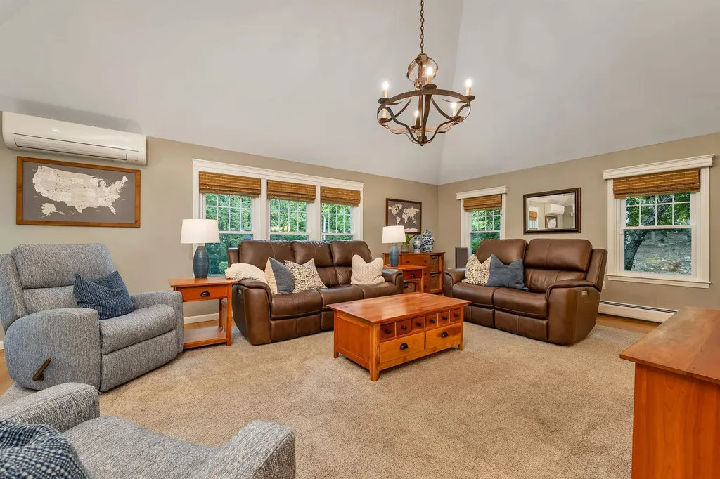 17 Harvard Lane Bedford NH 03110