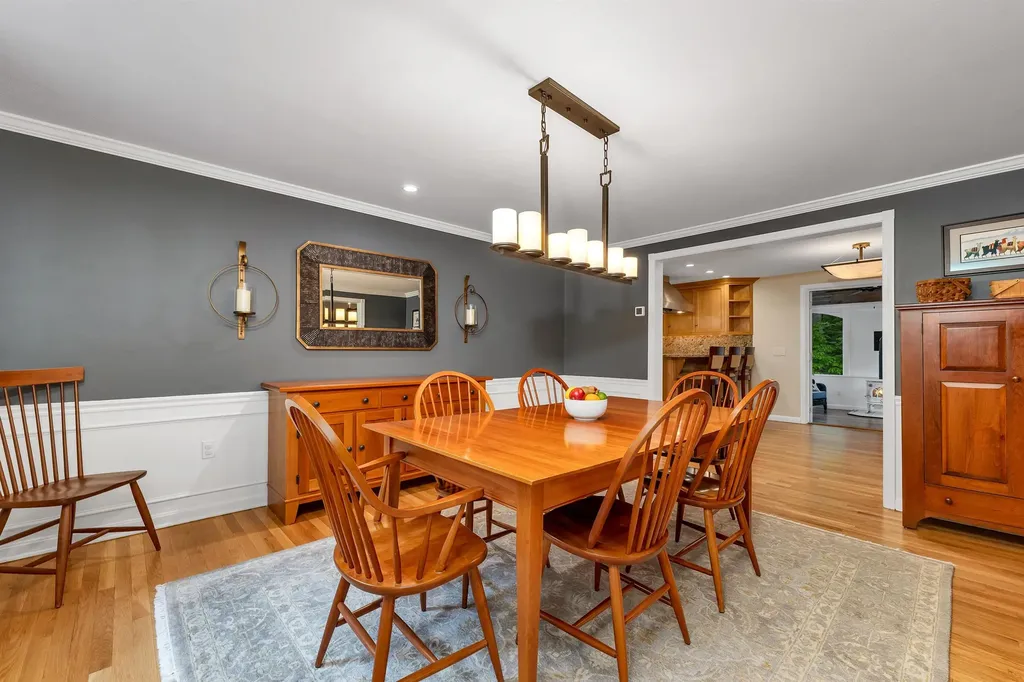 17 Harvard Lane Bedford NH 03110