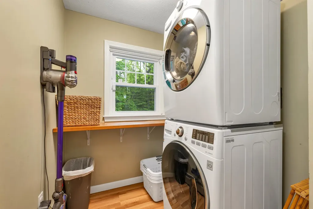 17 Harvard Lane Bedford NH 03110
