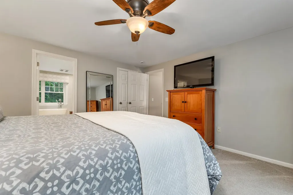 17 Harvard Lane Bedford NH 03110