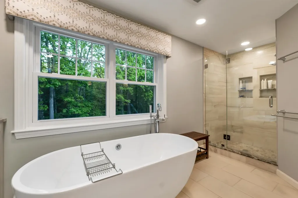 17 Harvard Lane Bedford NH 03110
