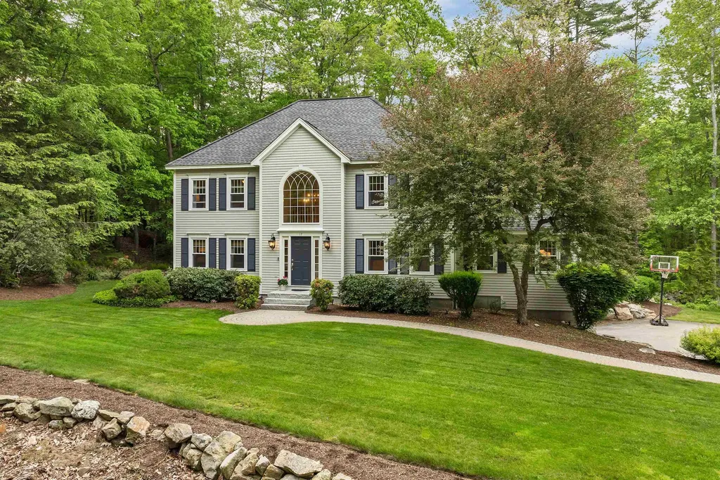 17 Harvard Lane Bedford NH 03110