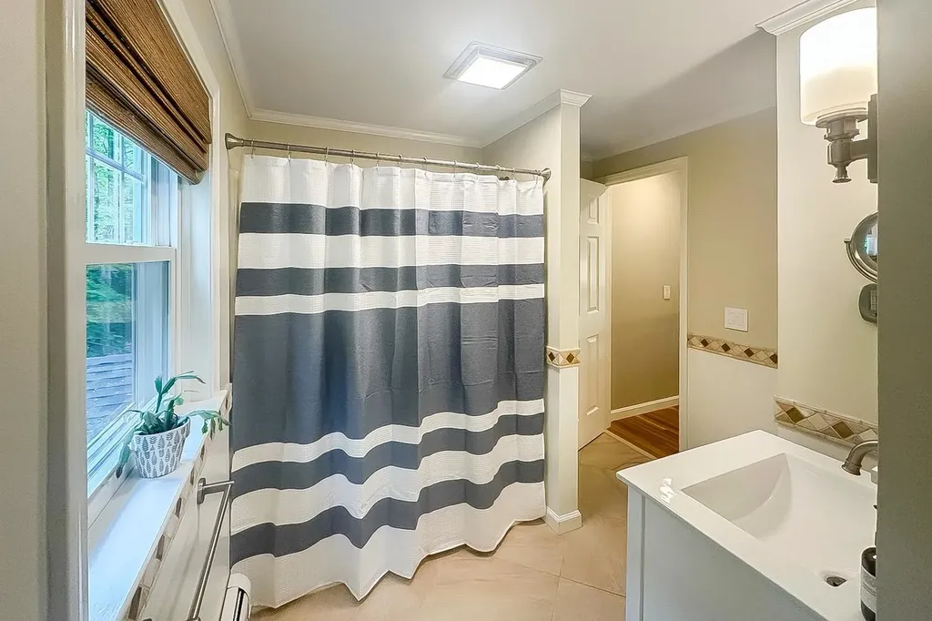 17 Harvard Lane Bedford NH 03110