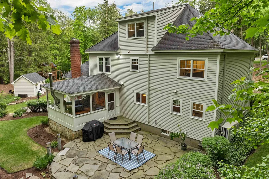 17 Harvard Lane Bedford NH 03110