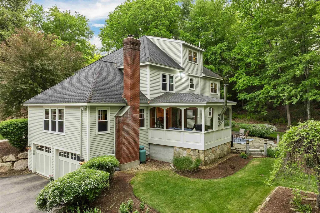 17 Harvard Lane Bedford NH 03110