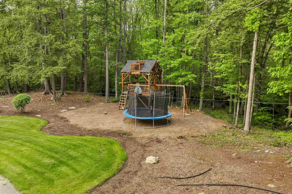 17 Harvard Lane Bedford NH 03110
