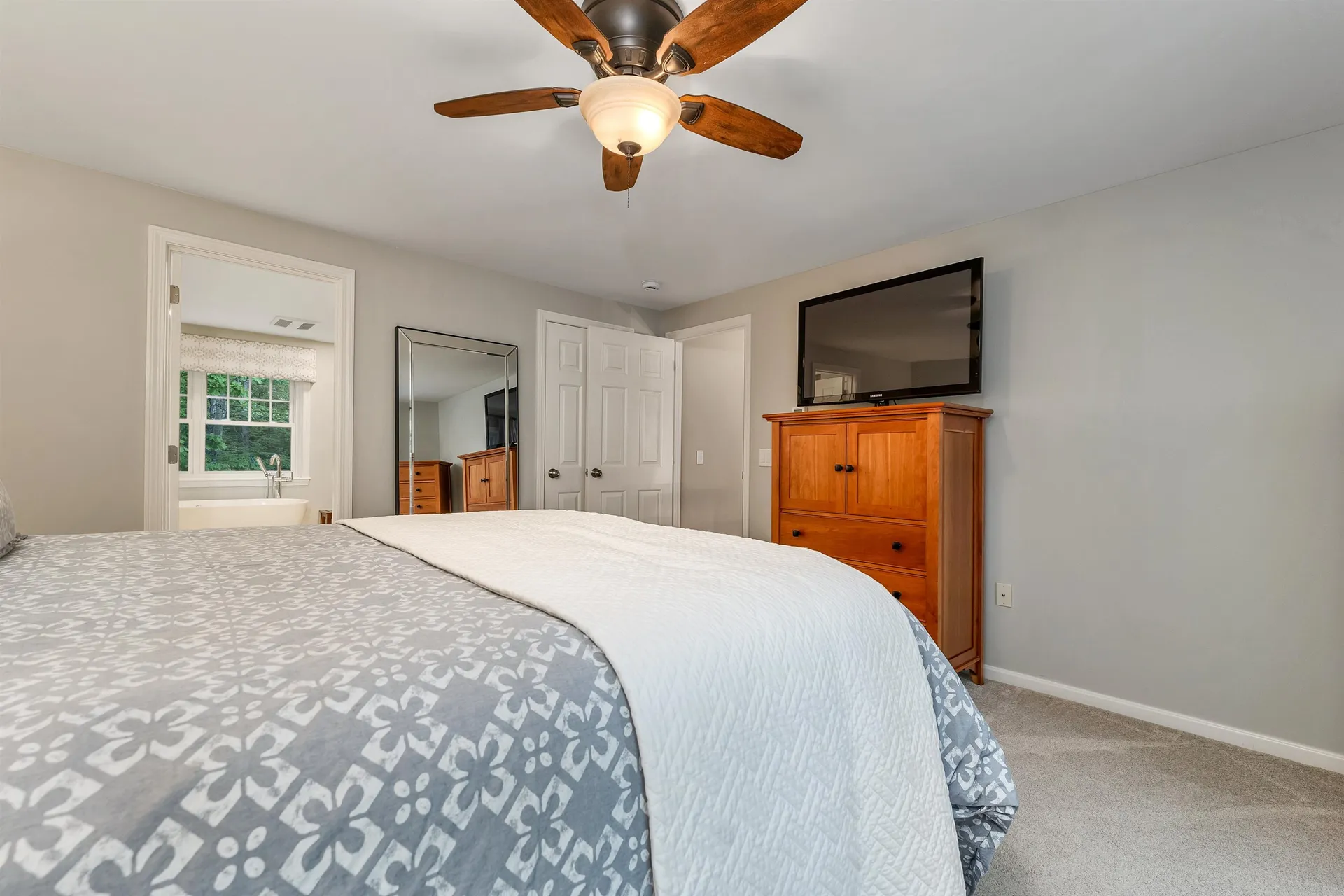 17 Harvard Lane Bedford NH 03110
