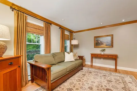 17 Harvard Lane Bedford NH 03110