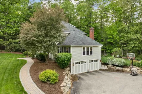 17 Harvard Lane Bedford NH 03110