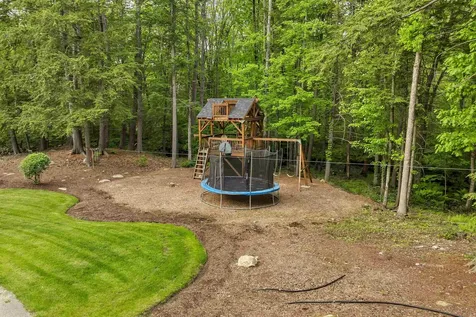 17 Harvard Lane Bedford NH 03110