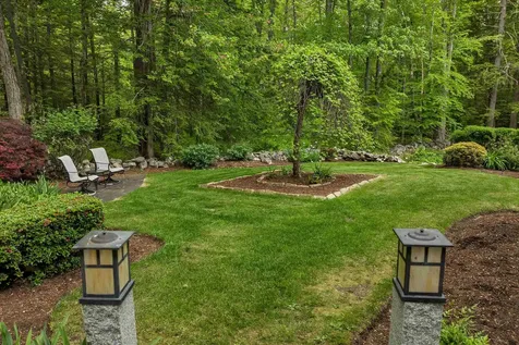 17 Harvard Lane Bedford NH 03110