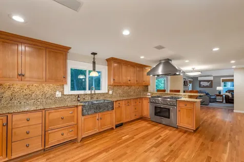 17 Harvard Lane Bedford NH 03110
