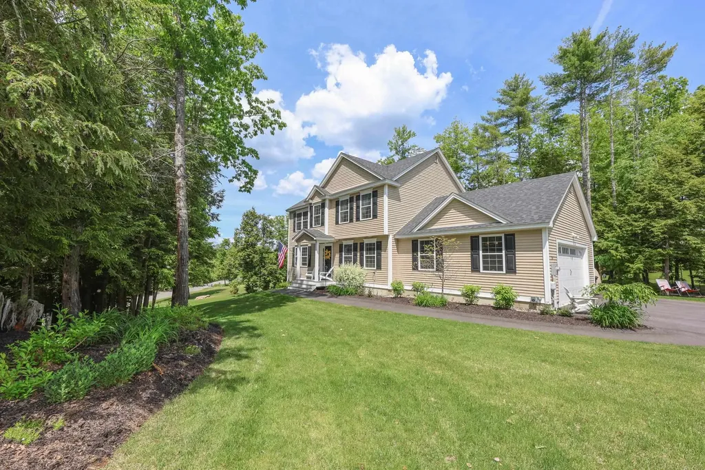 28 Sandybrook Drive Raymond NH 03077