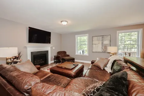 28 Sandybrook Drive Raymond NH 03077