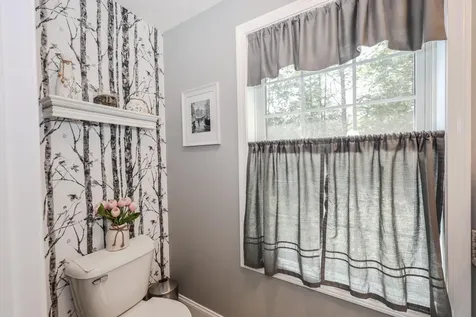 28 Sandybrook Drive Raymond NH 03077