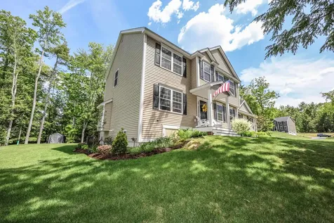 28 Sandybrook Drive Raymond NH 03077
