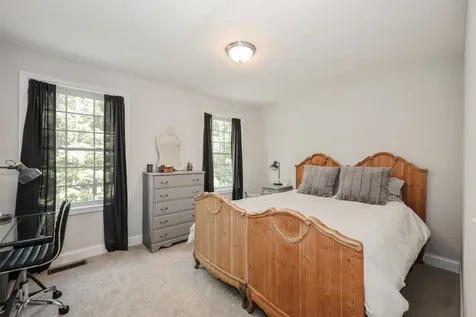 28 Sandybrook Drive Raymond NH 03077