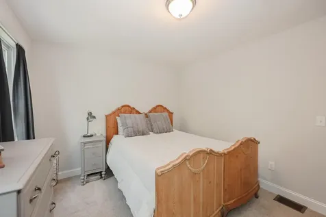 28 Sandybrook Drive Raymond NH 03077