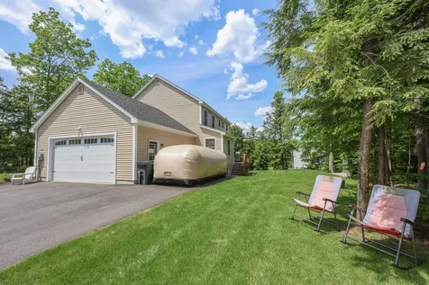 28 Sandybrook Drive Raymond NH 03077