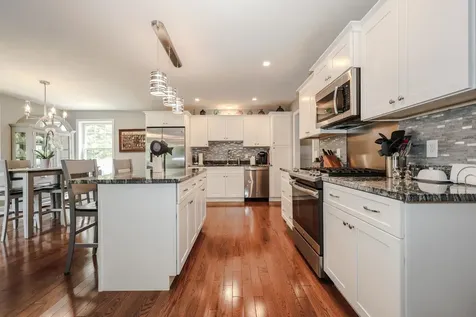 28 Sandybrook Drive Raymond NH 03077