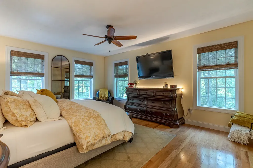 22 Captains Way Exeter NH 03833